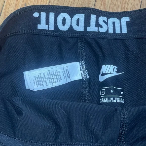 Women’s Nike Black Leggings - Medium - Picture 5 of 5